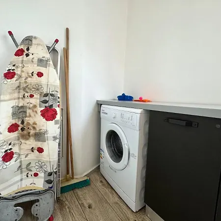 Διαμέρισμα Steps From Three Cities 2br