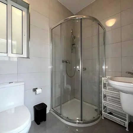Steps From Three Cities 2br Διαμέρισμα *