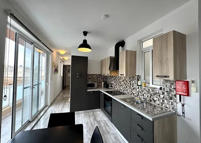 Steps From Three Cities 2br * Il-Wileg