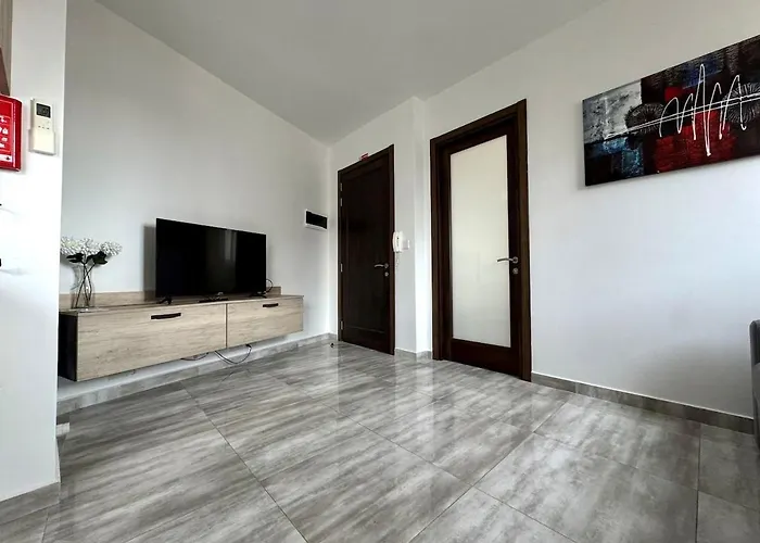 Steps From Three Cities 2br * Il-Wileg