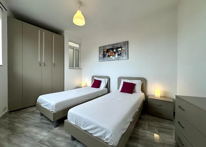 Steps From Three Cities 2br Apartament