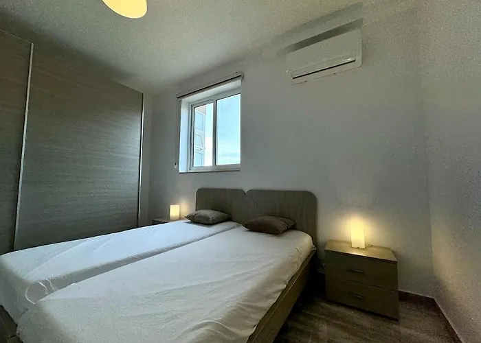 Apartament Steps From Three Cities 2br