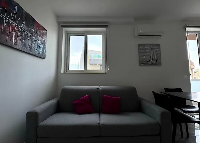 Διαμέρισμα Steps From Three Cities 2br