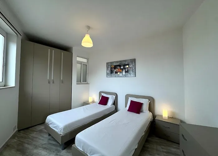 Apartament Steps From Three Cities 2br *