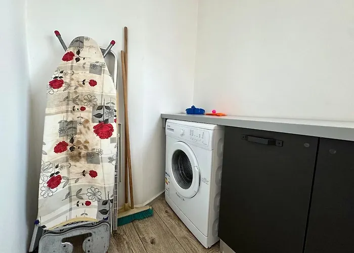 Apartament Steps From Three Cities 2br