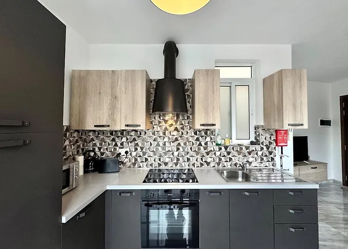 Διαμέρισμα Steps From Three Cities 2br