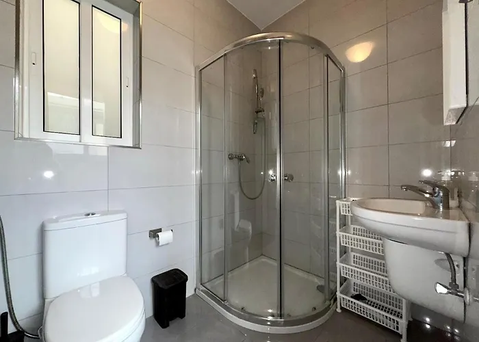 Steps From Three Cities 2br Apartament *